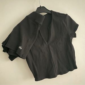 ALO Yoga Ribbed Set - Cropped Savvy Short Sleeve + High Waist Hot Short